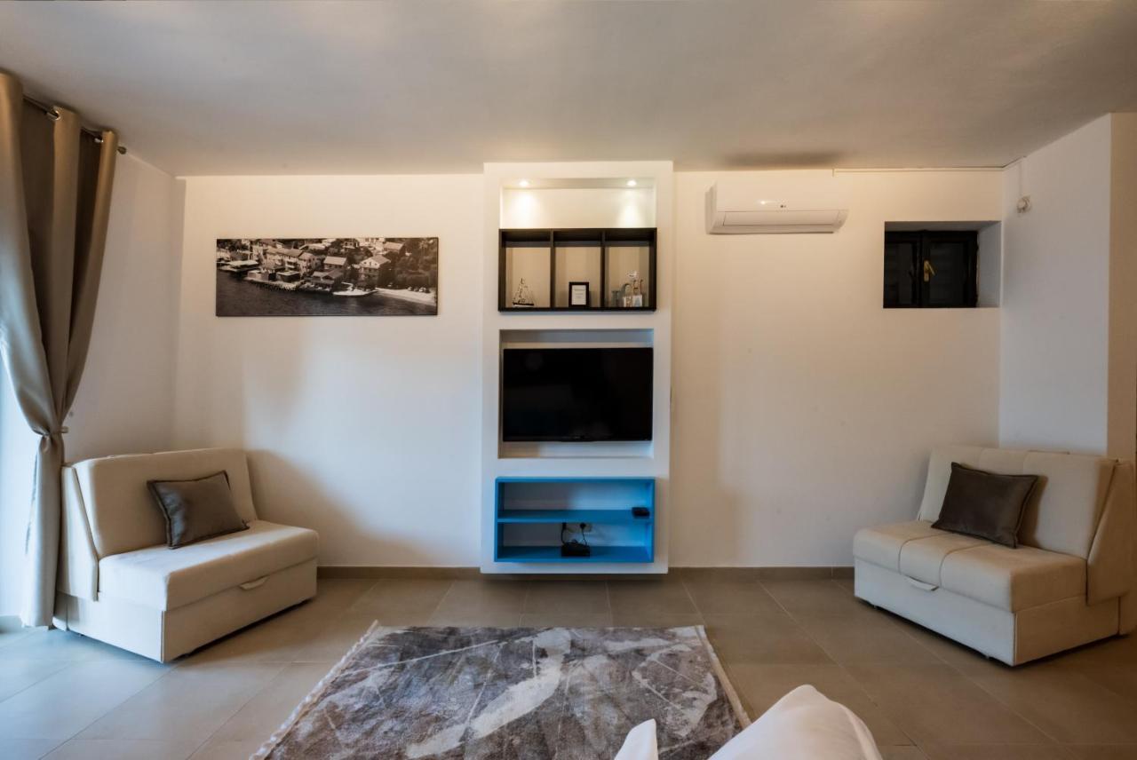 Apartments Ponta Krasici ติวัต ภายนอก รูปภาพ